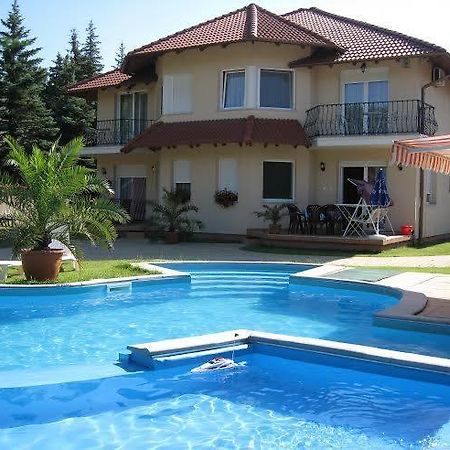 Happy Sun Medences Apartman Сиофок Екстериор снимка