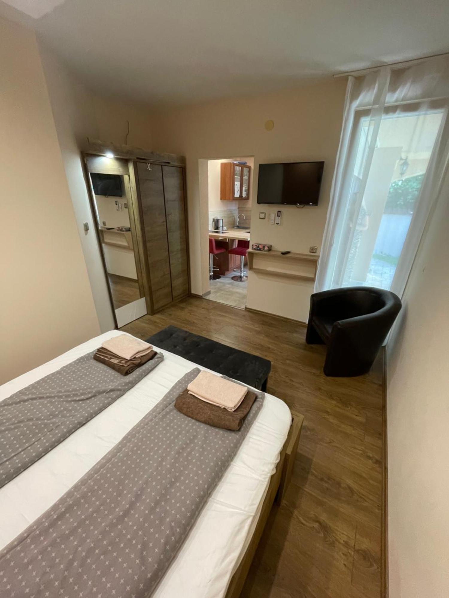 Happy Sun Medences Apartman Сиофок Екстериор снимка