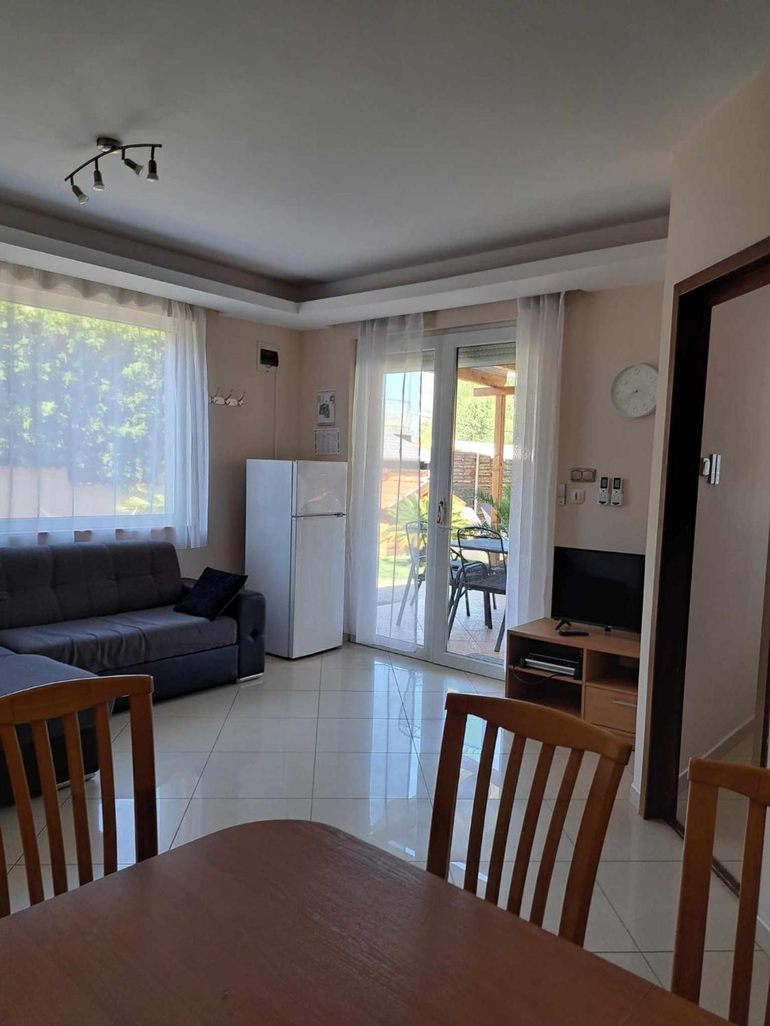 Happy Sun Medences Apartman Сиофок Екстериор снимка